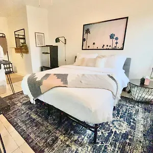 Spotless Modern Studio Inglewood